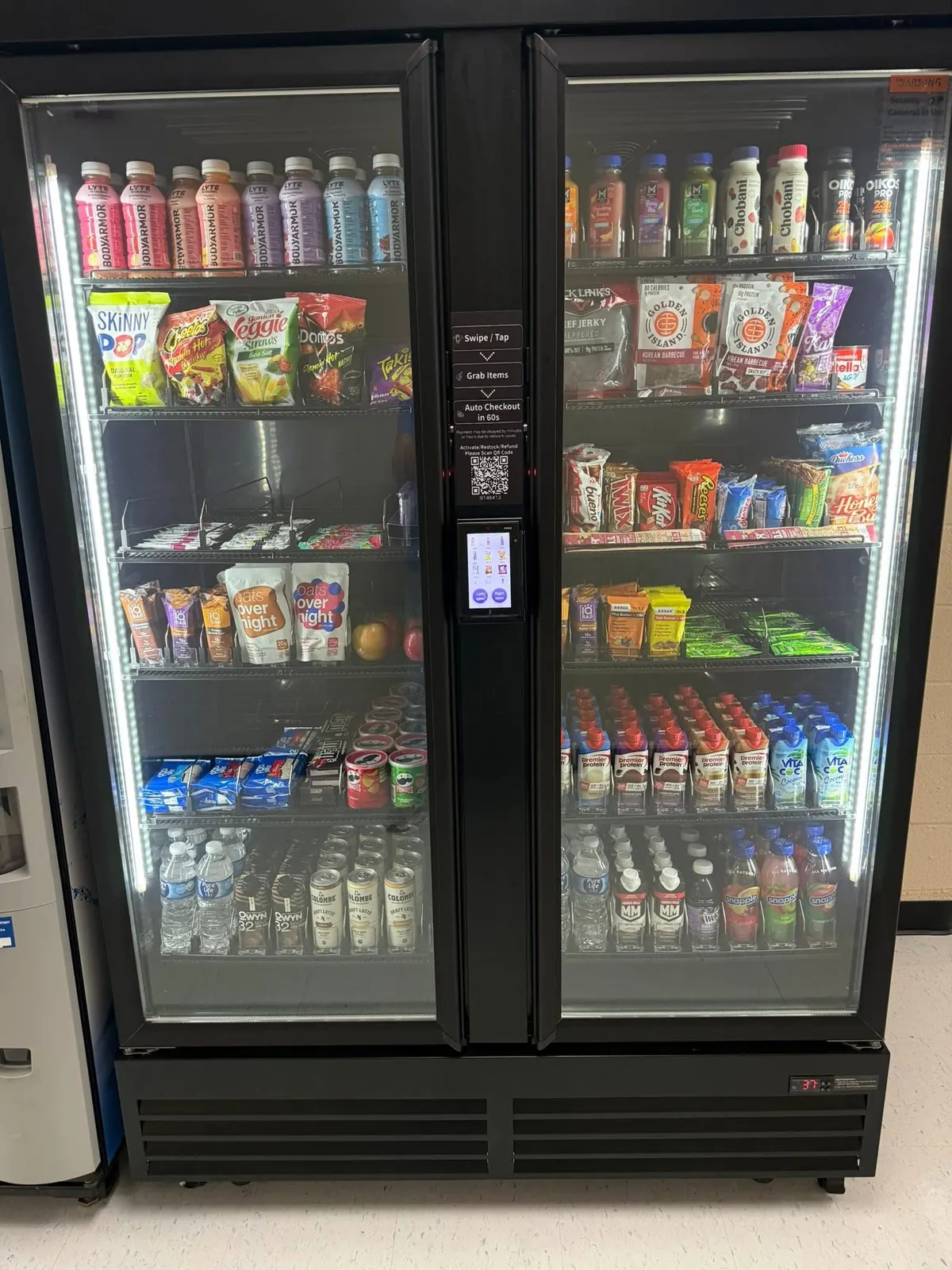 Cashless vending machine